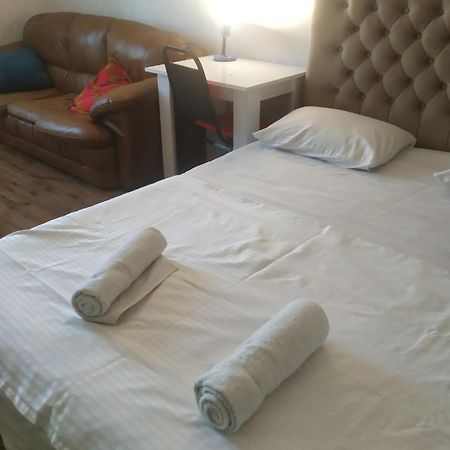 Rustavi Guest House Exteriör bild